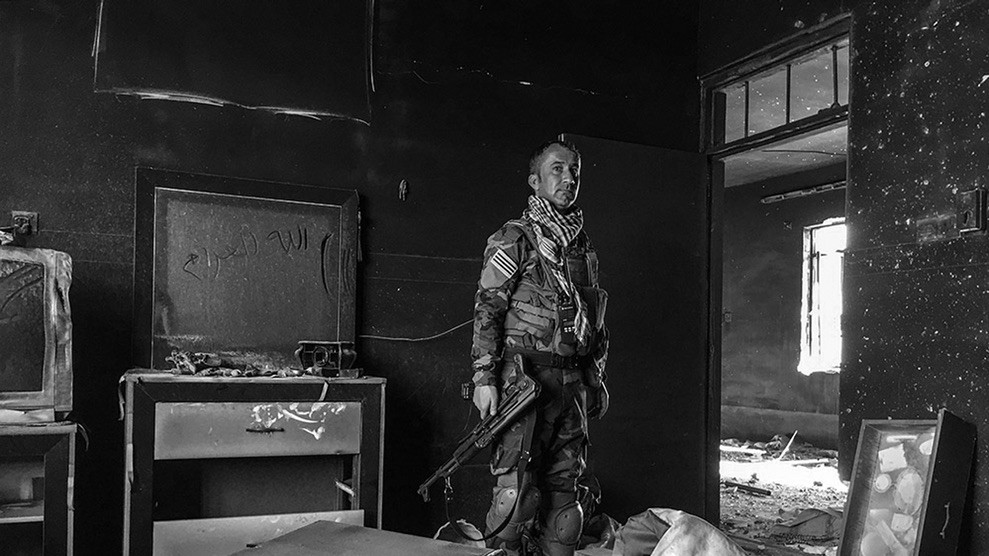 Солдат курдского военизированного формирования "Пешмерга" в Иракском Курдистане. Фото: Джайлс Кларк. Победитель общего конкурса