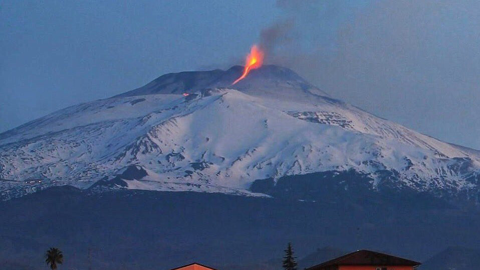 Викид попелу стався 24 грудня