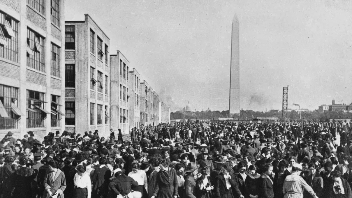 Пандемия испанки, вероятно, началась в США. Заразилась треть населения планеты. Скончались не менее 50 миллионов человек по всему миру