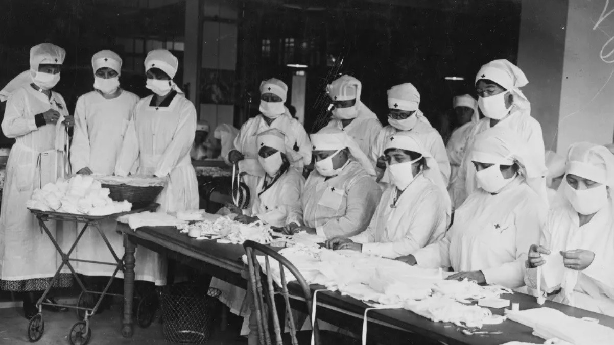 Пандемия испанки, вероятно, началась в США. Заразилась треть населения планеты. Скончались не менее 50 миллионов человек по всему миру