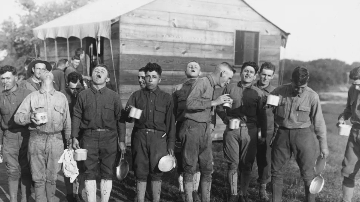 Пандемия испанки, вероятно, началась в США. Заразилась треть населения планеты. Скончались не менее 50 миллионов человек по всему миру