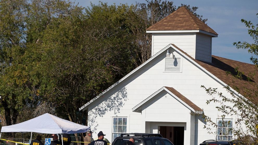 Стрельба в Техасе унесла жизни 26 человек и икалечила десятки жизней.