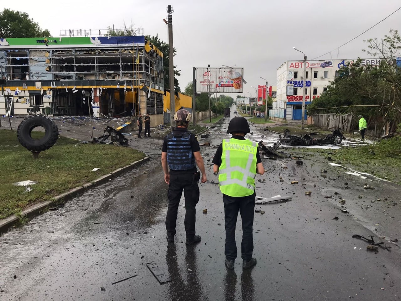 В Харькове российская ракета попала в автомобиль, отец с сыном погибли -  удар по Харькову - Новости Харькова - ZN.ua