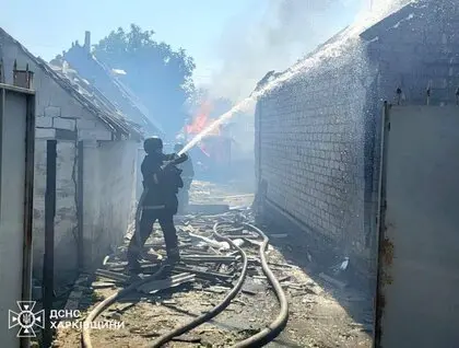 Росіяни завдали авіаудару по житловому сектору на Харківщині: постраждала дівчина