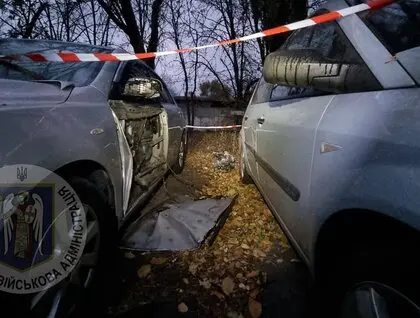 Дві пожежі та два постраждалих - місцева влада та пабліки оприлюднили фото та відео з місця влучань у Київі