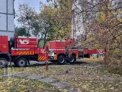 Дві пожежі та два постраждалих - місцева влада та пабліки оприлюднили фото та відео з місця влучань у Київі