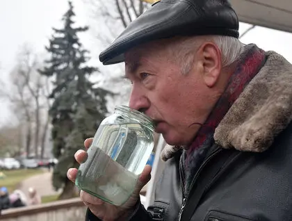 Київ відзначив Водохреще: сотні киян занурились в освячені води Дніпра