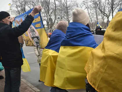 Рідні полонених вийшли під Верховну Раду з плакатами