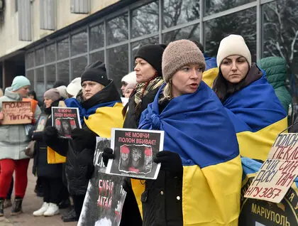 Рідні полонених вийшли під Верховну Раду з плакатами