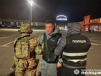 Псевдополіцейські на Чернігівщині підрізали військовий бус та зі зброєю забрали мобілізованих — поліція