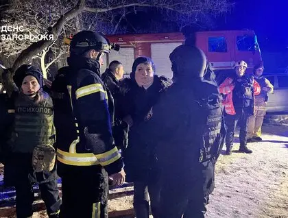 Російський дрон влучив у багатоповерхівку в Запоріжжі: спалахнула пожежа, є постраждала