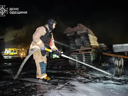 Росіяни вдарили по Одещині дронами, вбили та поранили людей. У ДСНС показали фото наслідків