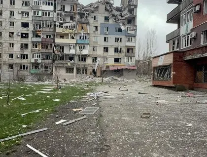 У Покровську між будинками з'являються могили