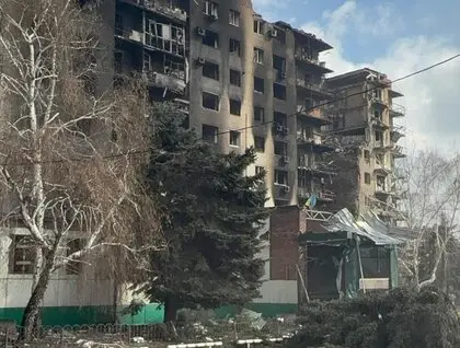 У Покровську між будинками з'являються могили