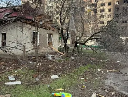 У Покровську між будинками з'являються могили