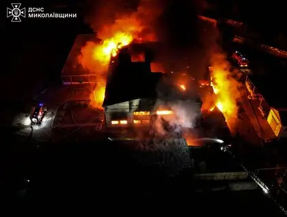 Росіяни вдарили по Миколаєву реактивним дроном невстановленого типу, виникла масштабна пожежа, ДСНС показала наслідки