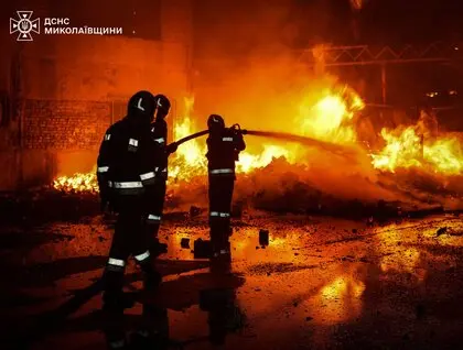 Росіяни вдарили по Миколаєву реактивним дроном невстановленого типу, виникла масштабна пожежа, ДСНС показала наслідки