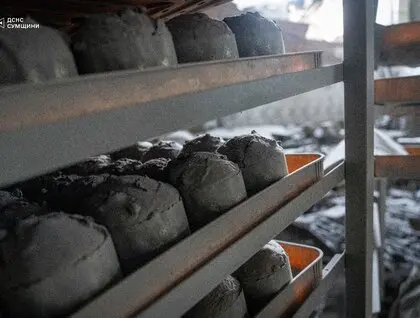 Росіяни вдарили трьома дронами по хлібобулочному підприємству у Сумах. Загинув чоловік