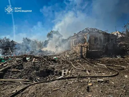 Авіація РФ здійснила масоване бомбардування міста в Харківській області: четверо поранених
