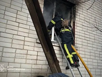 Дрони атакували Чернігів та область: є поранені, пошкоджено енергооб'єкт та будинки