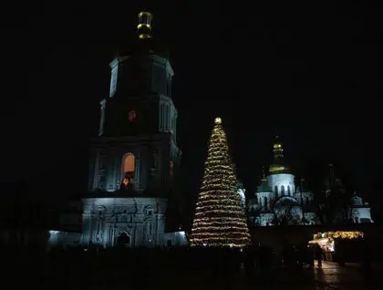 На Софійській площі в Києві запалили головну ялинку України