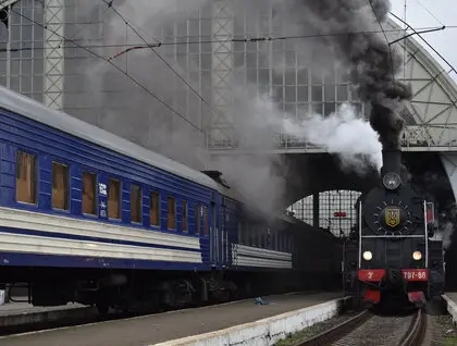 «Чарівний Експрес» Укрзалізниці: у Києві та Львові стартували святкові рейси