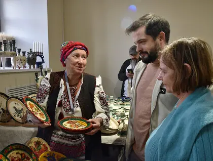 Різдвяні рукотвори з усієї України: в Музеї Івана Гончара проходить традиційний ярмарок