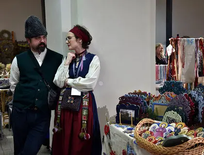 Різдвяні рукотвори з усієї України: в Музеї Івана Гончара проходить традиційний ярмарок