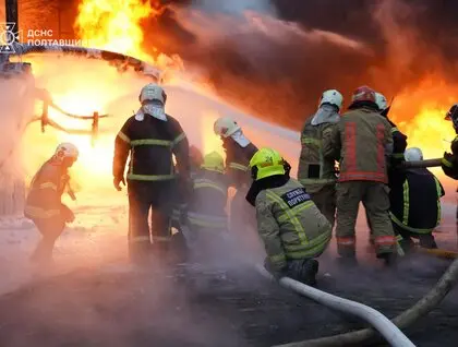 Масований удар РФ по Полтавській області: у ДСНС показали фото масштабних пожеж