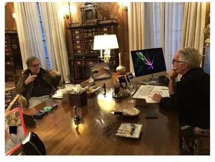 Презерватив із Трампом, мільярдери і знаменитості: з'явилися нові фото із маєтку Епштейна