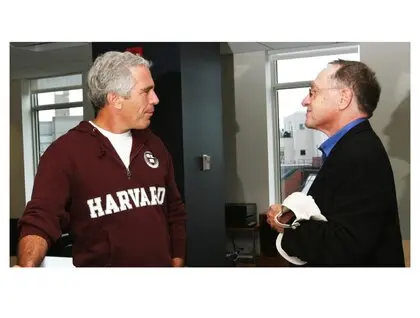 Презерватив із Трампом, мільярдери і знаменитості: з'явилися нові фото із маєтку Епштейна