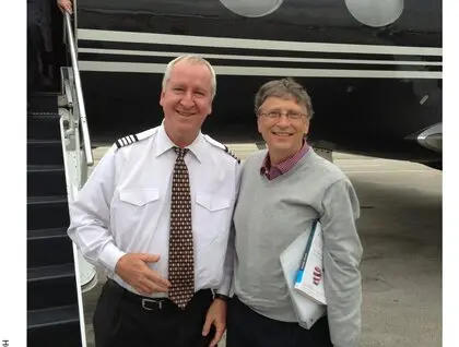 Презерватив із Трампом, мільярдери і знаменитості: з'явилися нові фото із маєтку Епштейна