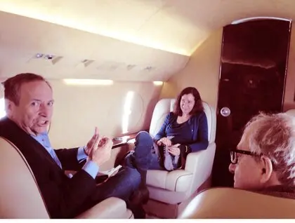 Презерватив із Трампом, мільярдери і знаменитості: з'явилися нові фото із маєтку Епштейна