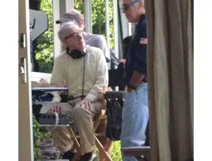 Презерватив із Трампом, мільярдери і знаменитості: з'явилися нові фото із маєтку Епштейна