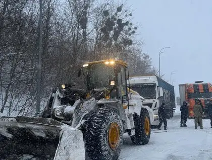 В Україні вже обмежили рух дорогами через негоду, зокрема на трасі Київ-Чоп