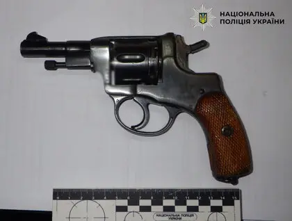 Водій у Києві кілька разів вистрілив у перехожого через сварку за порушення правил переходу дороги