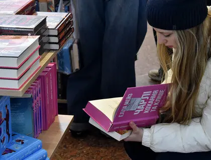 Кольори та відлуння: як «Книжкова країна» у Києві об’єднує мистецтво, кіно та пам'ять