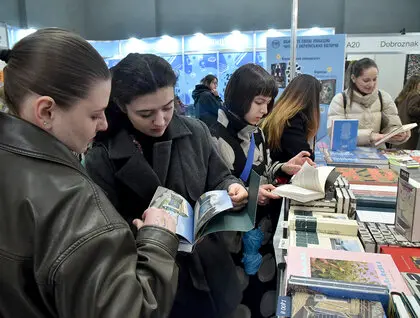 Кольори та відлуння: як «Книжкова країна» у Києві об’єднує мистецтво, кіно та пам'ять