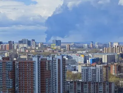 День перетворився на ніч: у Росії палають два НПЗ приблизно за півтори тисячі кілометрів від України