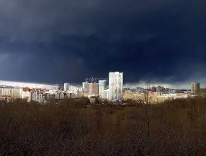 День перетворився на ніч: у Росії палають два НПЗ приблизно за півтори тисячі кілометрів від України