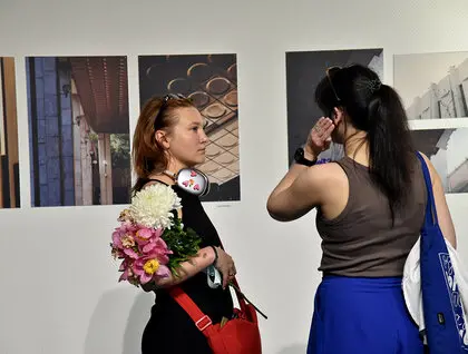 Понад 160 світлин про взаємодію людини і простору: в «Українському Домі» представили виставку «Архітектура взаємин»