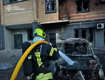 Пошкоджені будинки та семеро поранених у Київській області: ДСНС опублікувала фото наслідків