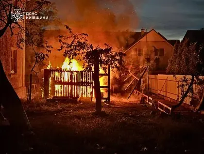 Пошкоджені будинки та семеро поранених у Київській області: ДСНС опублікувала фото наслідків