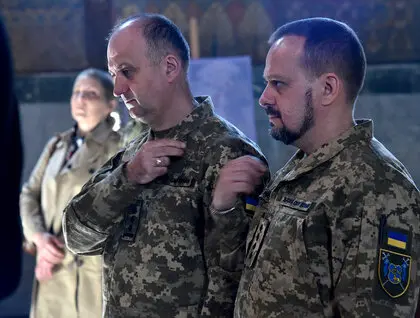 У Трапезній палаті Лаври освятили та передали ікони для українських воїнів