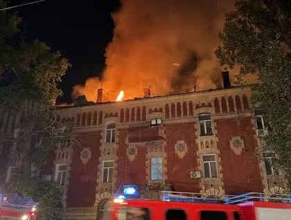Росіяни вночі вдарили по кількох районах Одеси, серед постраждалих дитина: фото наслідків