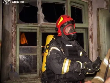 Росіяни вночі вдарили по кількох районах Одеси, серед постраждалих дитина: фото наслідків