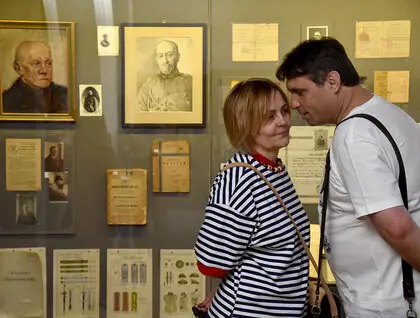 Крізь століття та океан: у Києві вперше показали канадську колекцію артефактів УНР