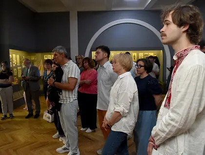 Крізь століття та океан: у Києві вперше показали канадську колекцію артефактів УНР