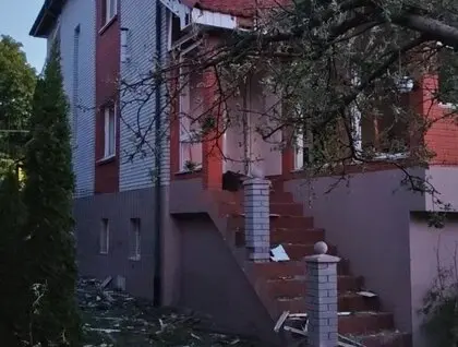 Ракетний та дроновий удар по Київщині: палають будинки й склади, є постраждалі
