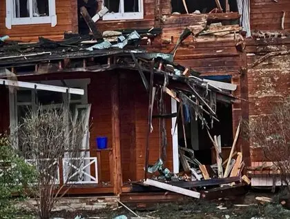 Ракетний та дроновий удар по Київщині: палають будинки й склади, є постраждалі